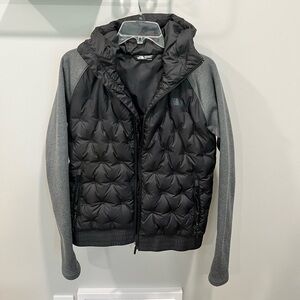 WOMENS BLACK/GRAY THE NORTH FACE JACKET —SIZE SMALL